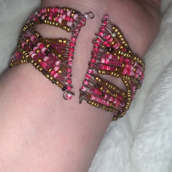 Beaded pink and gold adjustable cuff bracelet - Picture 5 of 6